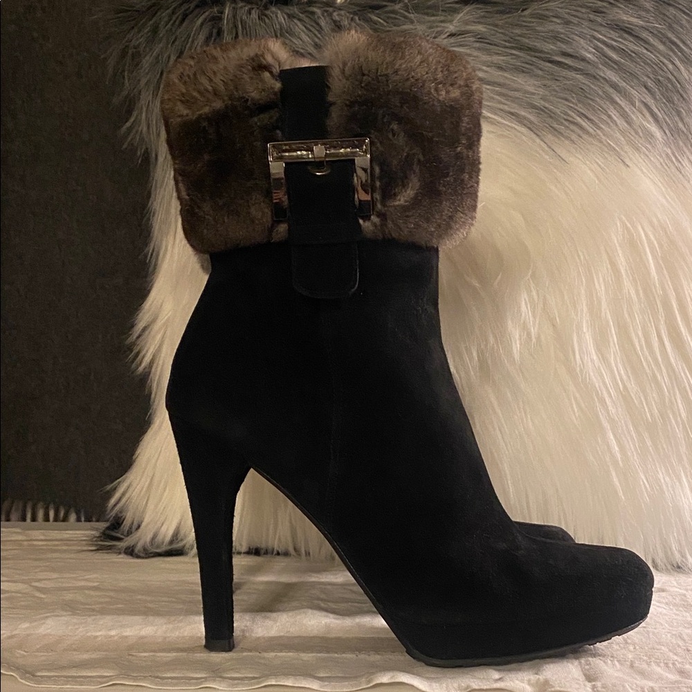 STUART WEITZMAN FUR TRIMMED BOOT